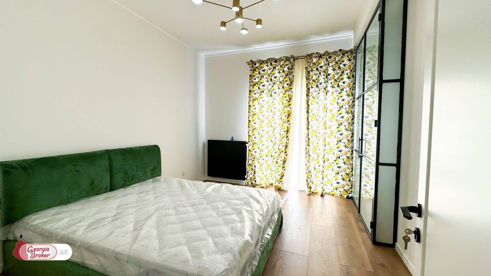 იყიდება ახალი გარემონტებული 8 ოთახიანი სახლი