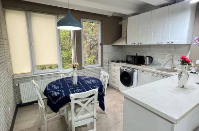 იყიდება ახალი გარემონტებული 5 ოთახიანი ბინა