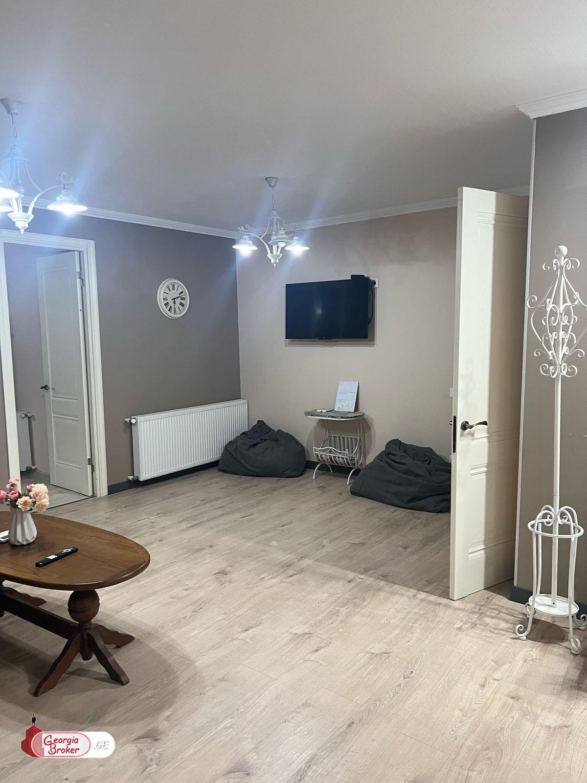 იყიდება ახალი გარემონტებული 5 ოთახიანი ბინა