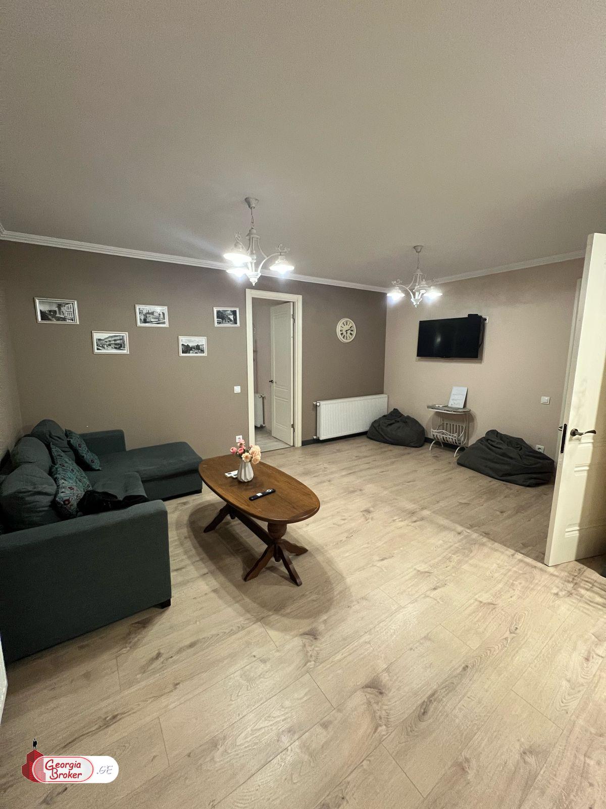 იყიდება ახალი გარემონტებული 5 ოთახიანი ბინა