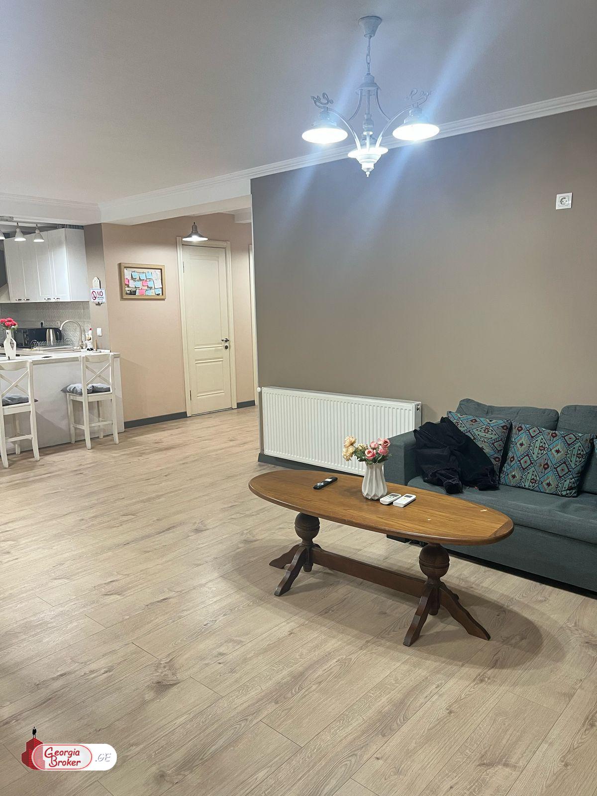 იყიდება ახალი გარემონტებული 5 ოთახიანი ბინა