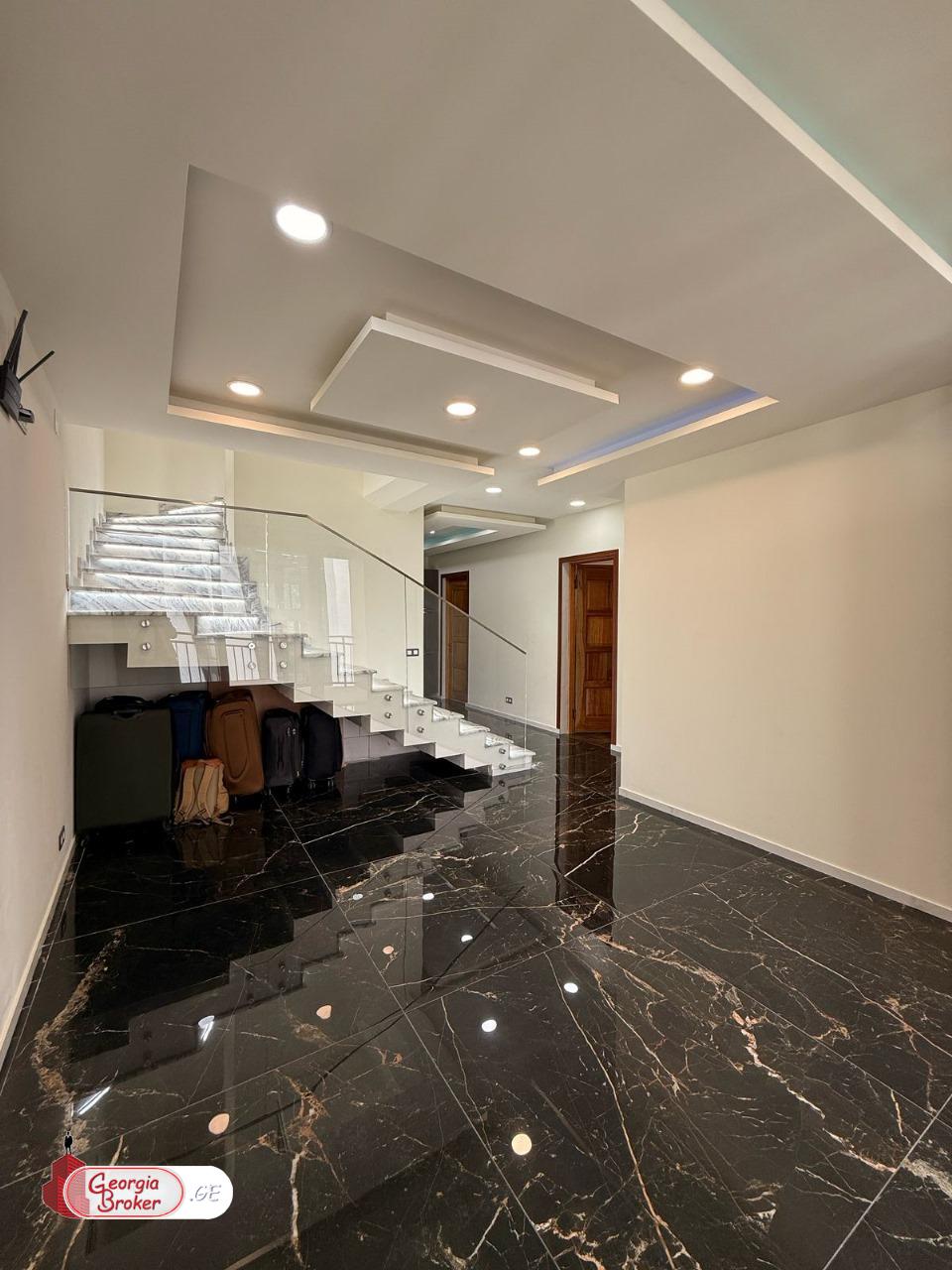 იყიდება ახალი გარემონტებული საოფისე ფართი