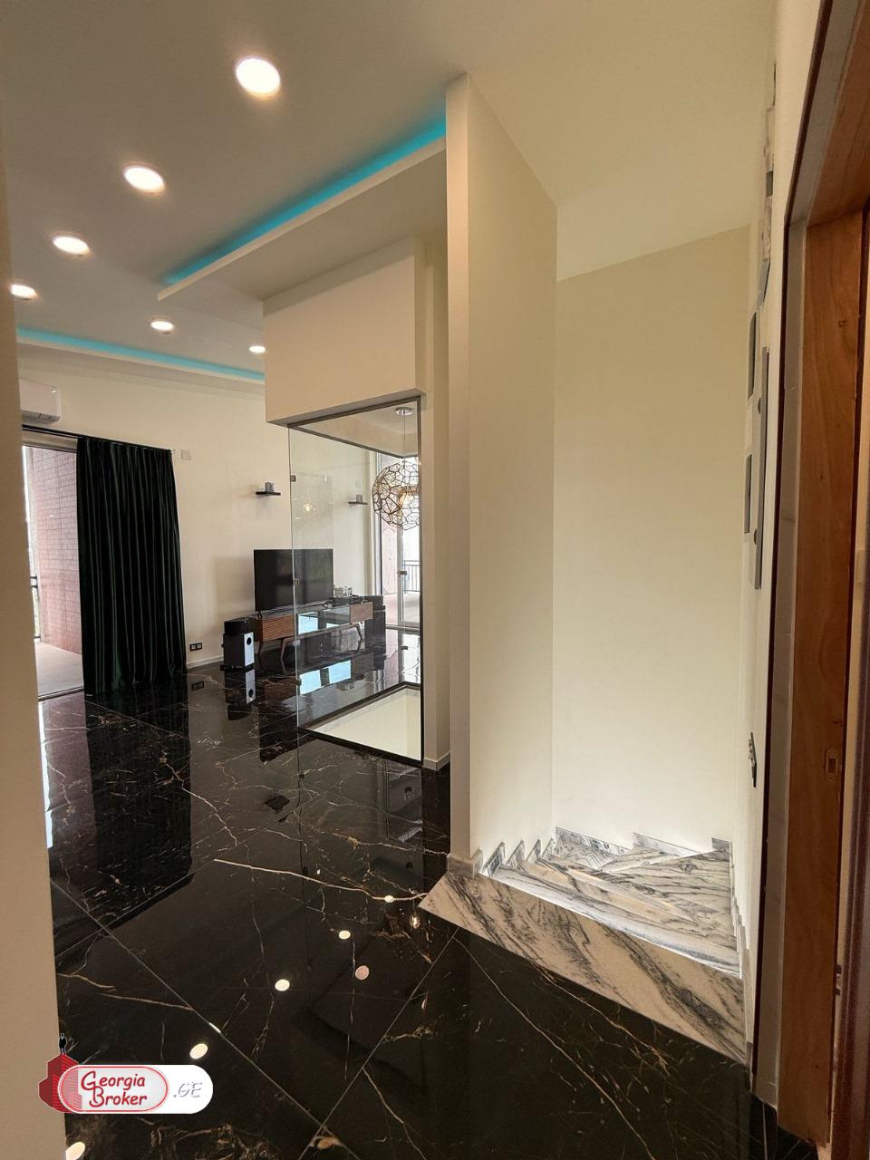 იყიდება ახალი გარემონტებული საოფისე ფართი