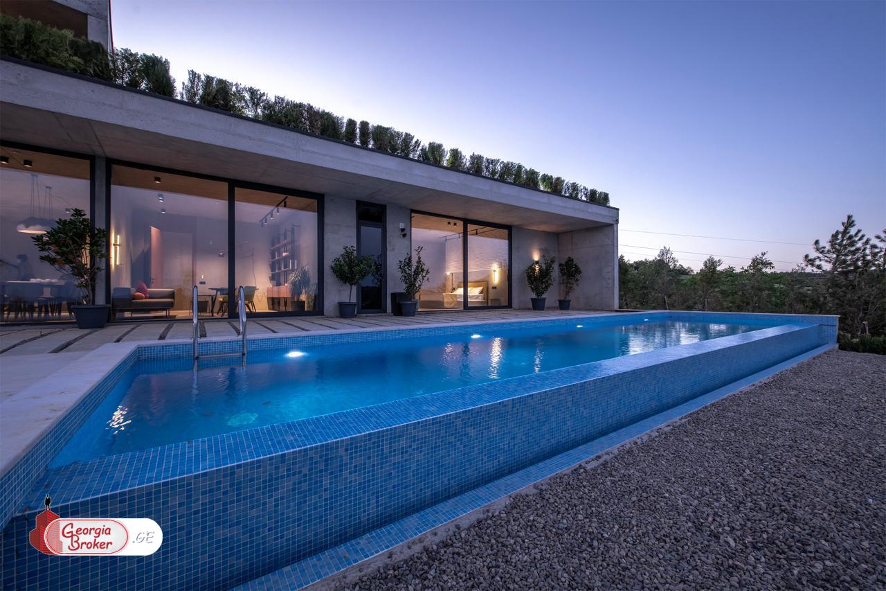 продается дом с новым ремонтом 10-комнат