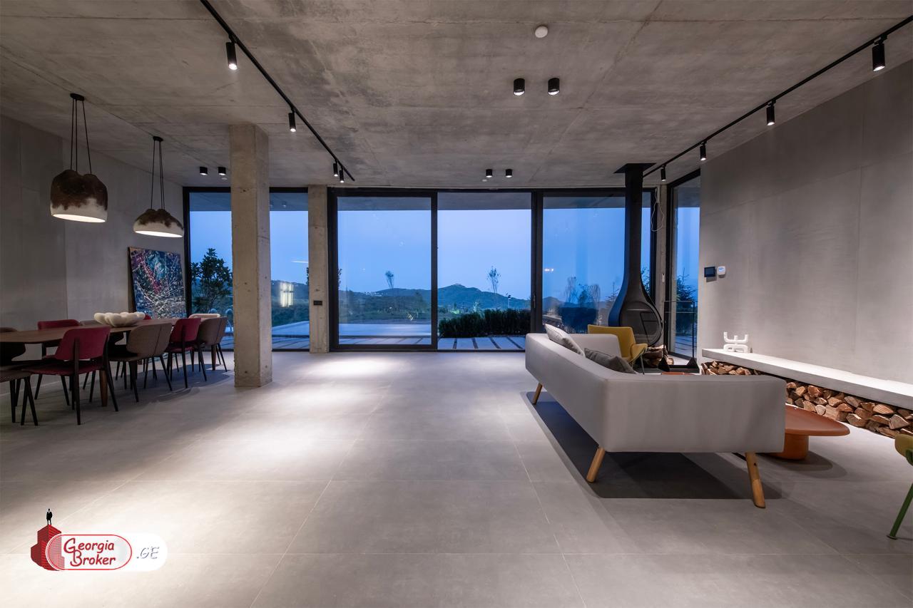 продается дом с новым ремонтом 10-комнат