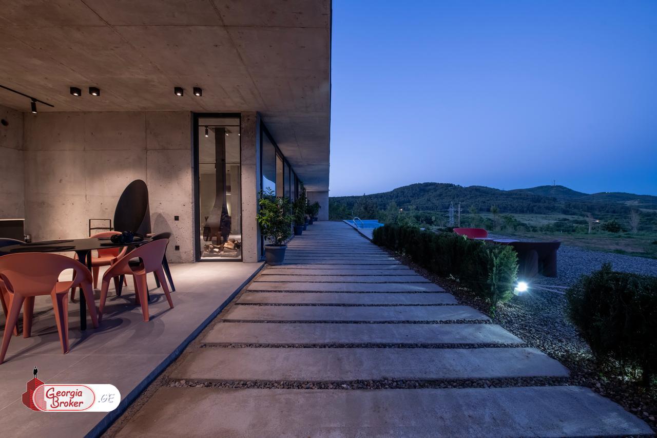 продается дом с новым ремонтом 10-комнат