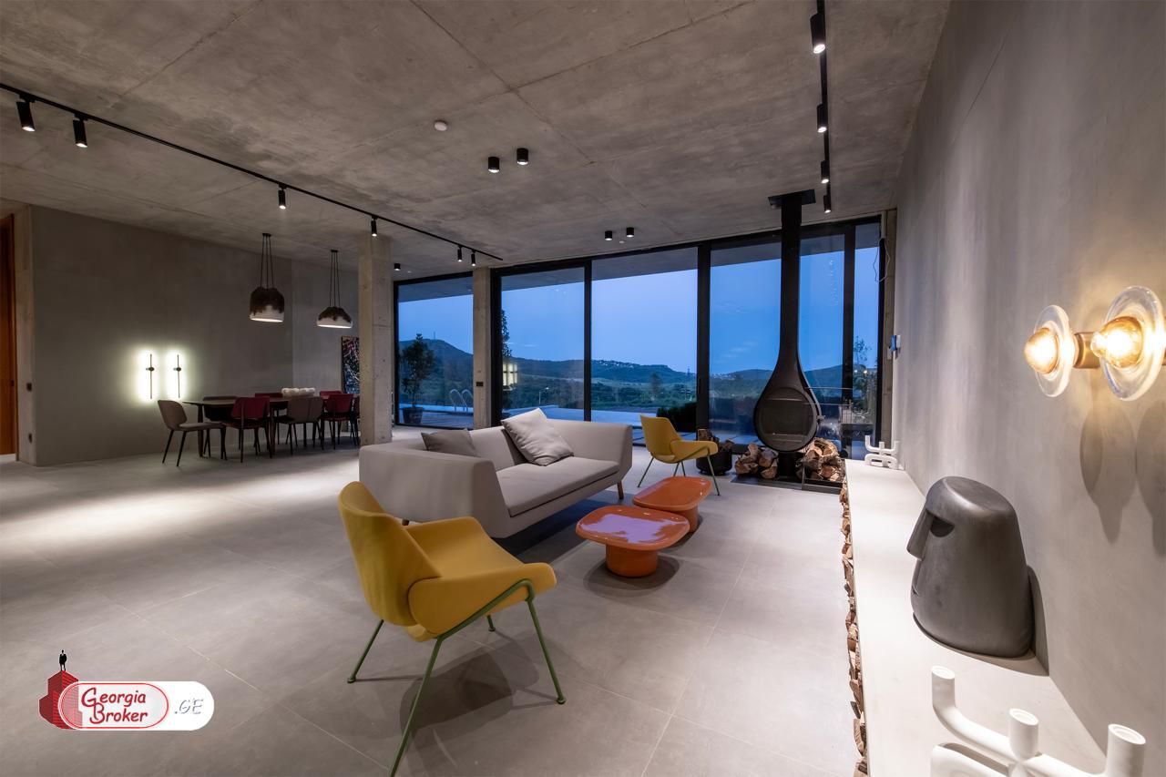 продается дом с новым ремонтом 10-комнат