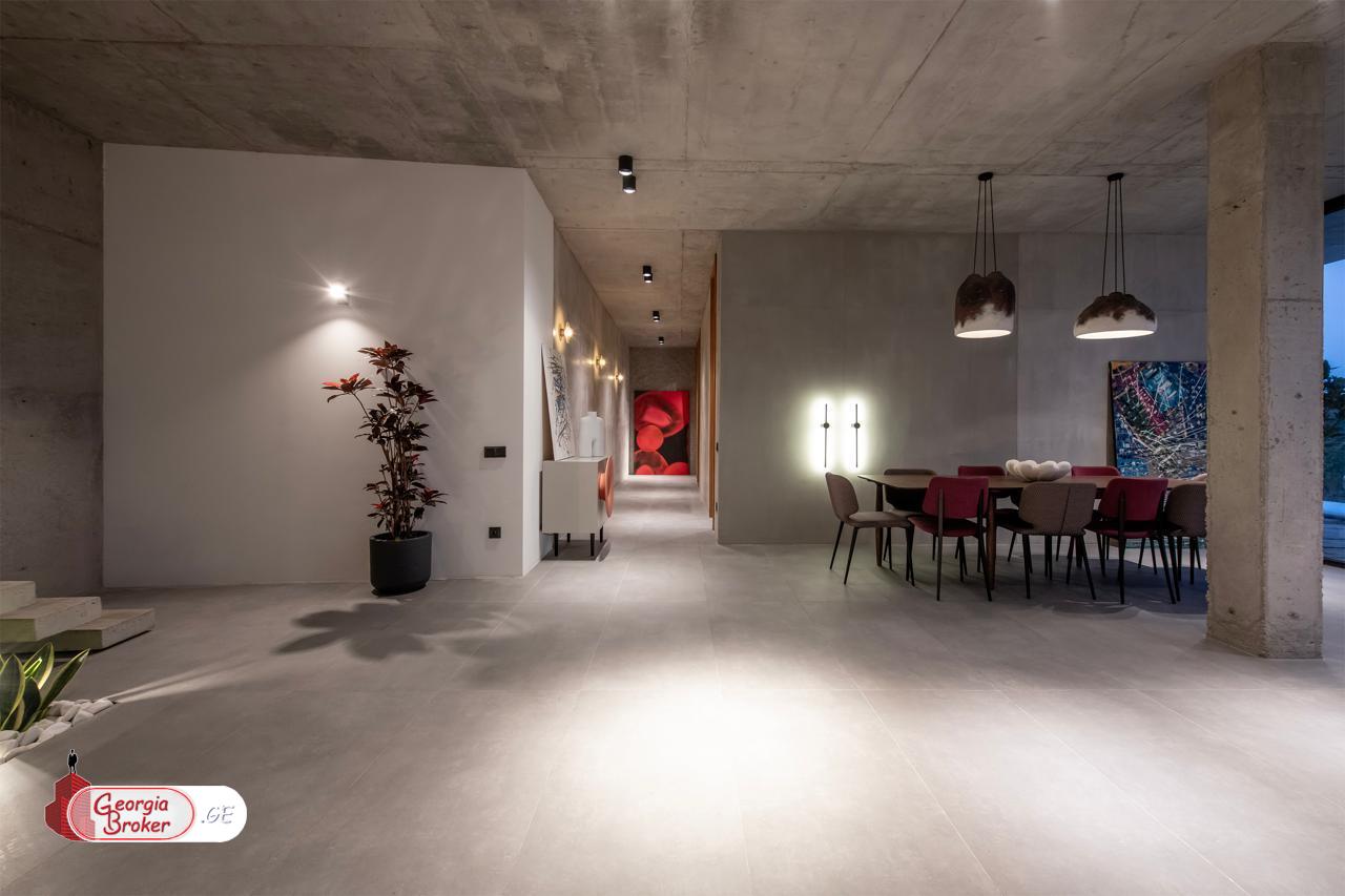 продается дом с новым ремонтом 10-комнат