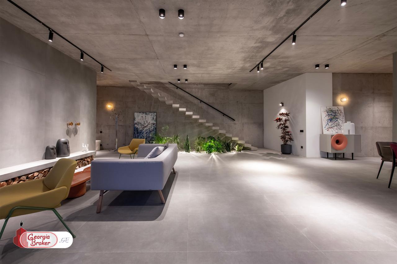 продается дом с новым ремонтом 10-комнат