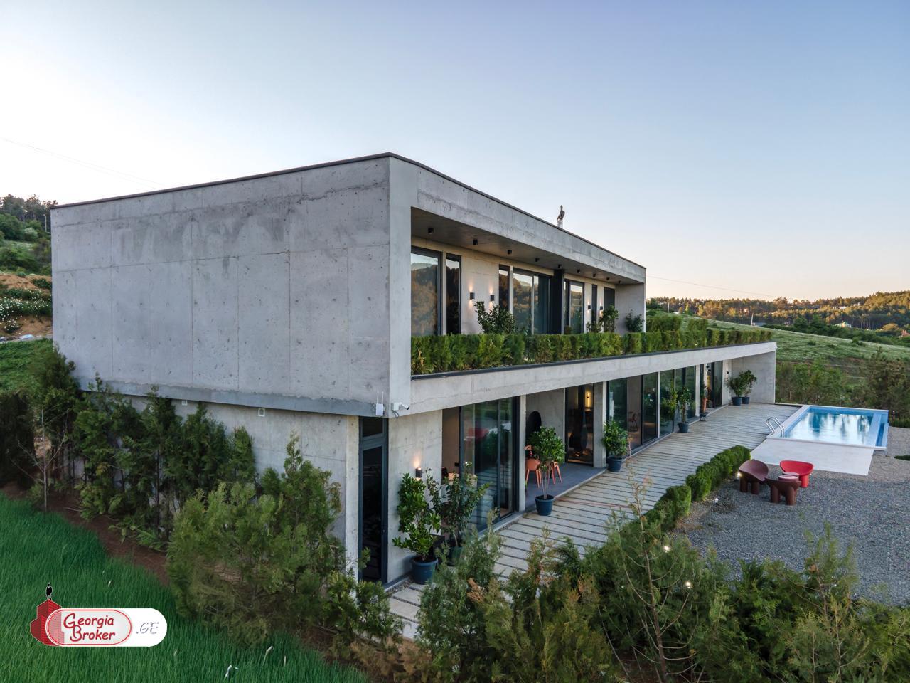 продается дом с новым ремонтом 10-комнат