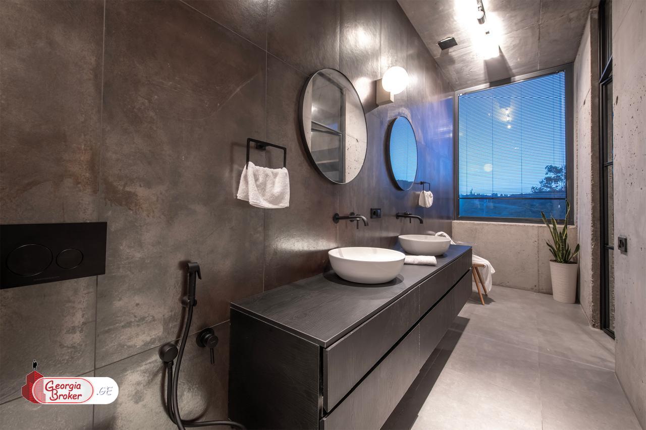 продается дом с новым ремонтом 10-комнат