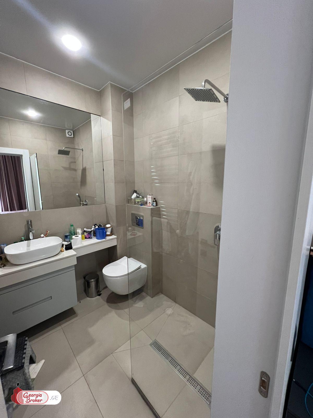 იყიდება ახალი გარემონტებული 7 ოთახიანი სახლი