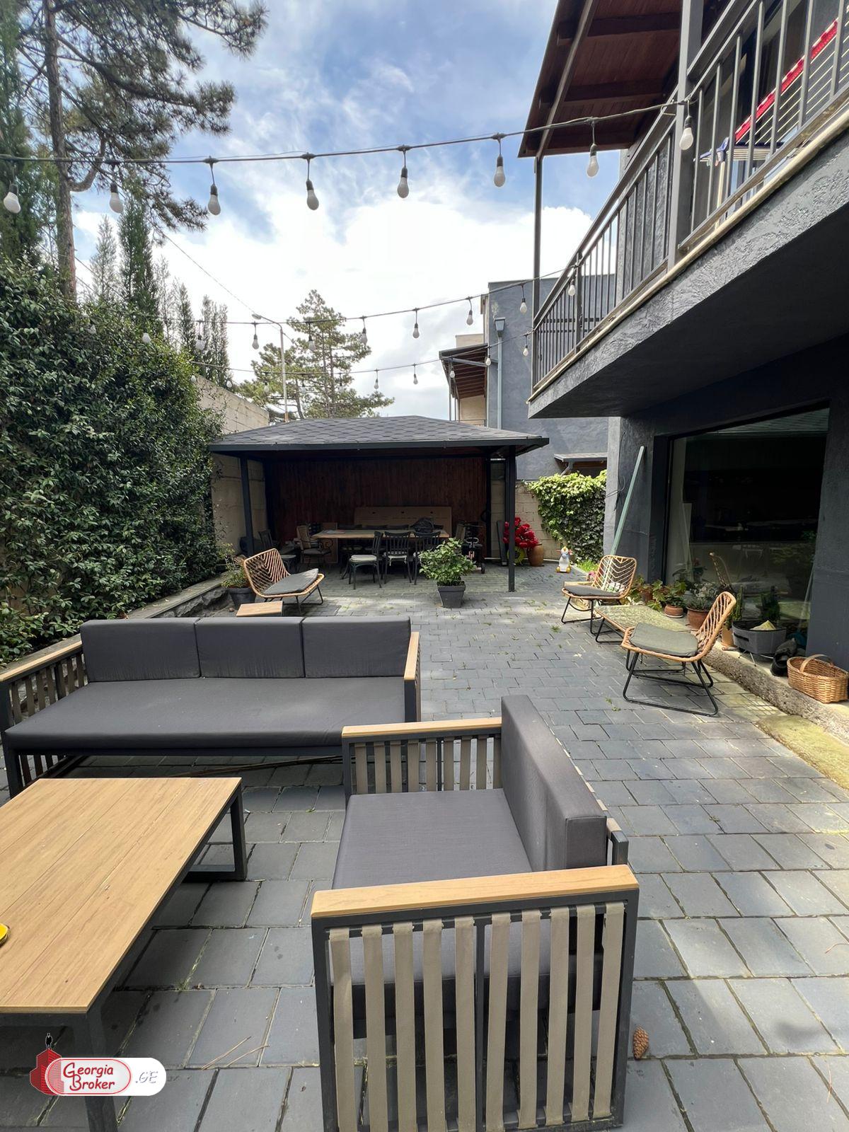 იყიდება ახალი გარემონტებული 7 ოთახიანი სახლი