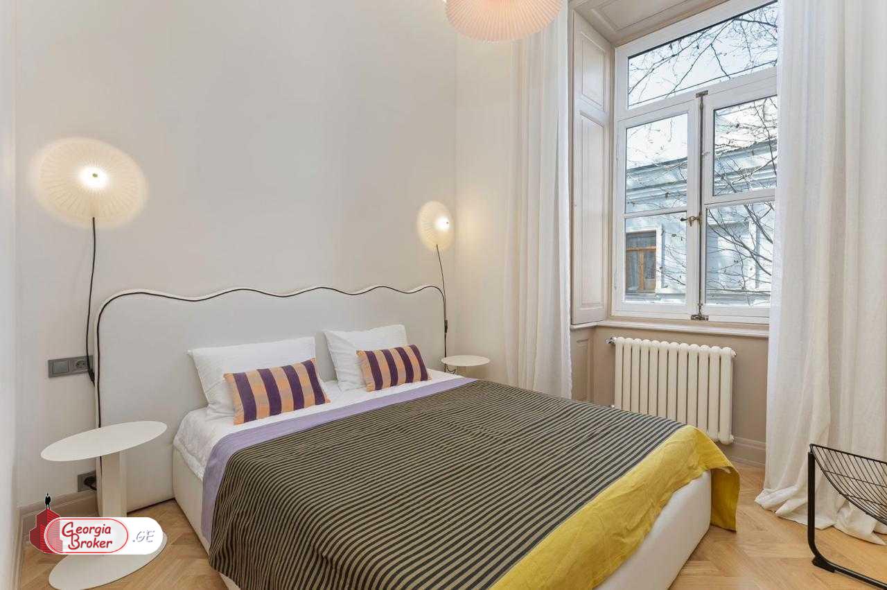 продается квартира с новым ремонтом 3-комнаты