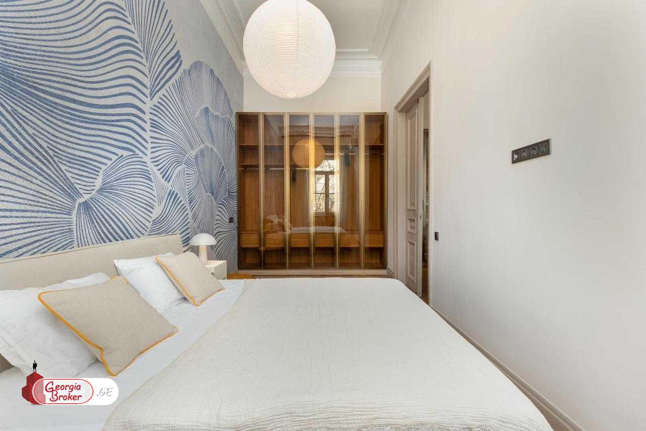 продается квартира с новым ремонтом 3-комнаты