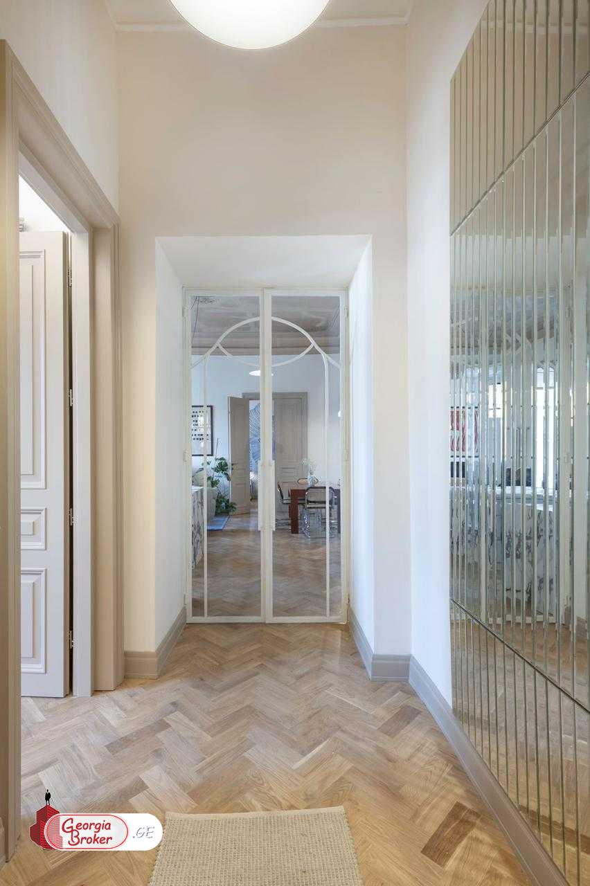 продается квартира с новым ремонтом 3-комнаты