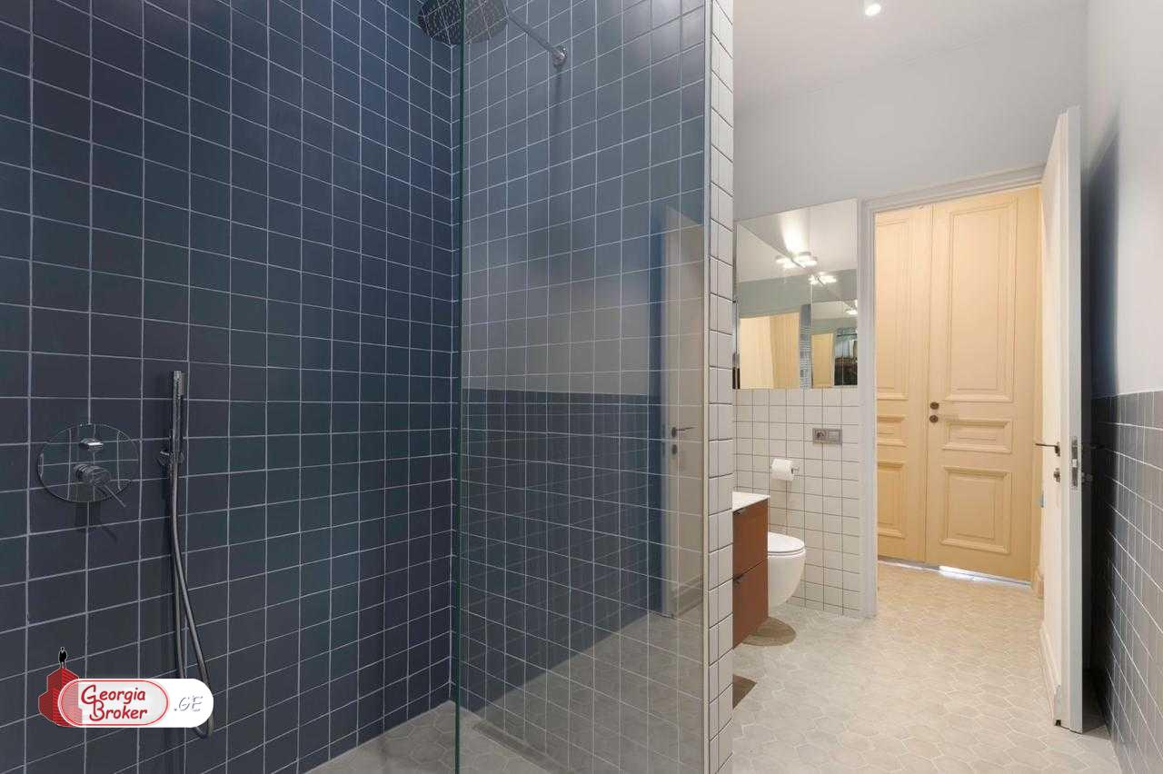 продается квартира с новым ремонтом 3-комнаты