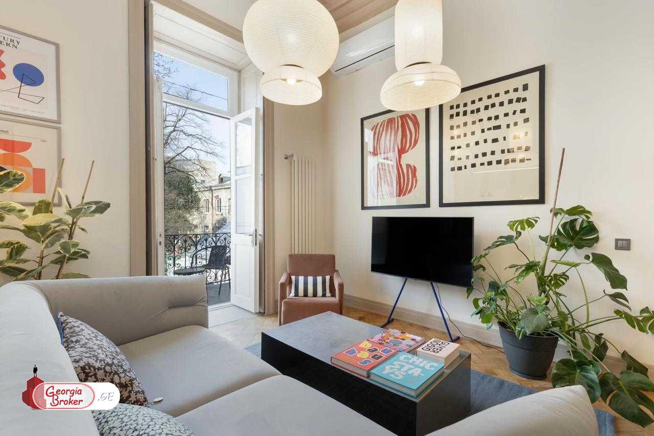 продается квартира с новым ремонтом 3-комнаты