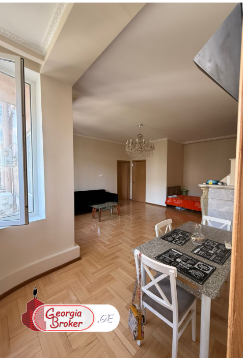 იყიდება  გარემონტებული  3 ნომრიანი (160კვ.მ ) სასტუმრო