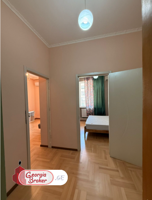 იყიდება  გარემონტებული  3 ნომრიანი (160კვ.მ ) სასტუმრო