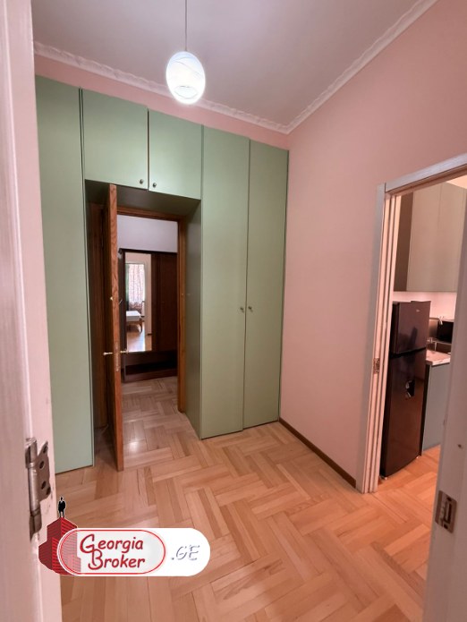 იყიდება  გარემონტებული  3 ნომრიანი (160კვ.მ ) სასტუმრო