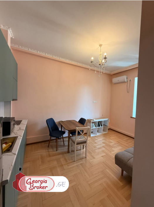 იყიდება  გარემონტებული  3 ნომრიანი (160კვ.მ ) სასტუმრო