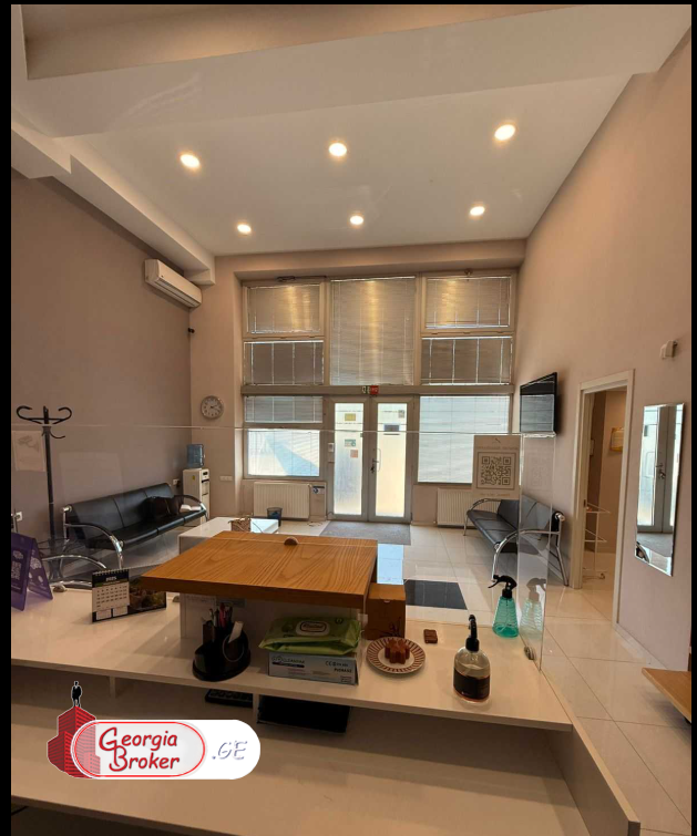 იყიდება ახალი გარემონტებული უნივერსალური ფართი