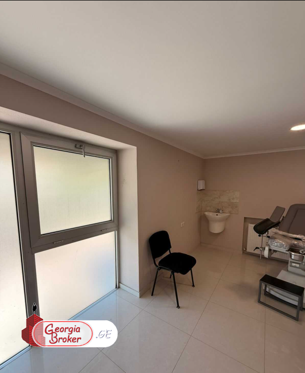 იყიდება ახალი გარემონტებული უნივერსალური ფართი