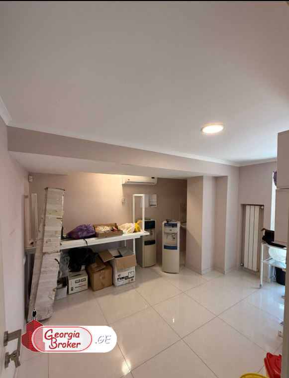 იყიდება ახალი გარემონტებული უნივერსალური ფართი