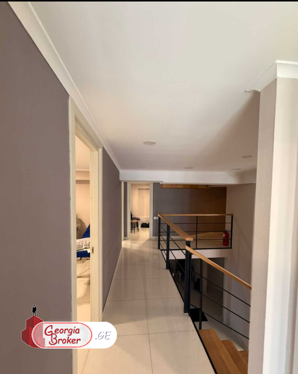 იყიდება ახალი გარემონტებული უნივერსალური ფართი