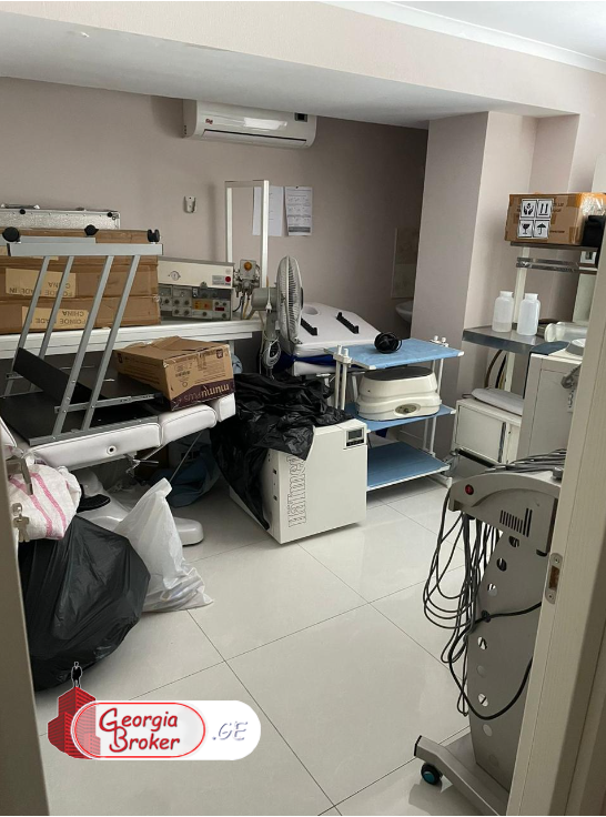 იყიდება ახალი გარემონტებული უნივერსალური ფართი