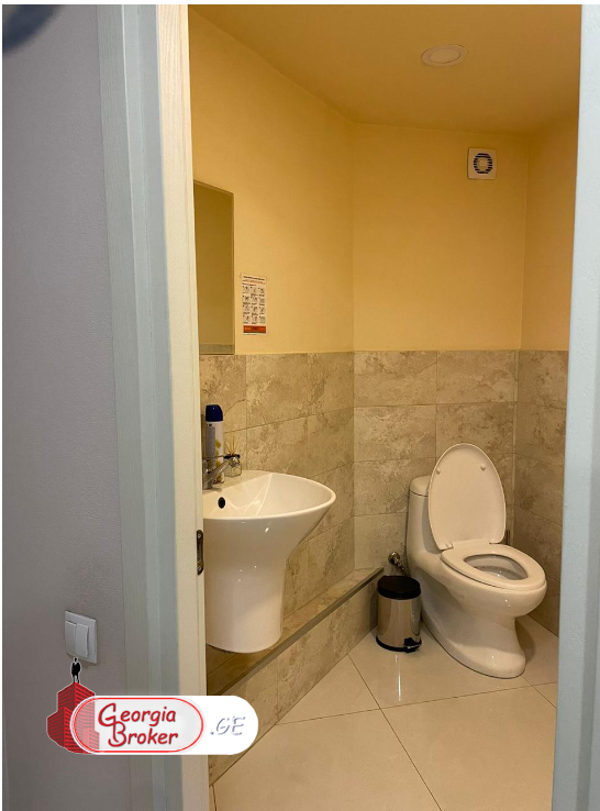 იყიდება ახალი გარემონტებული უნივერსალური ფართი