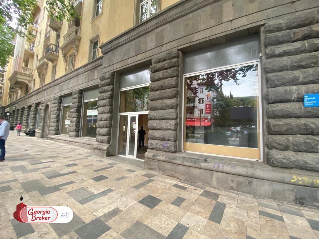 продается торговое помещение с новым ремонтом