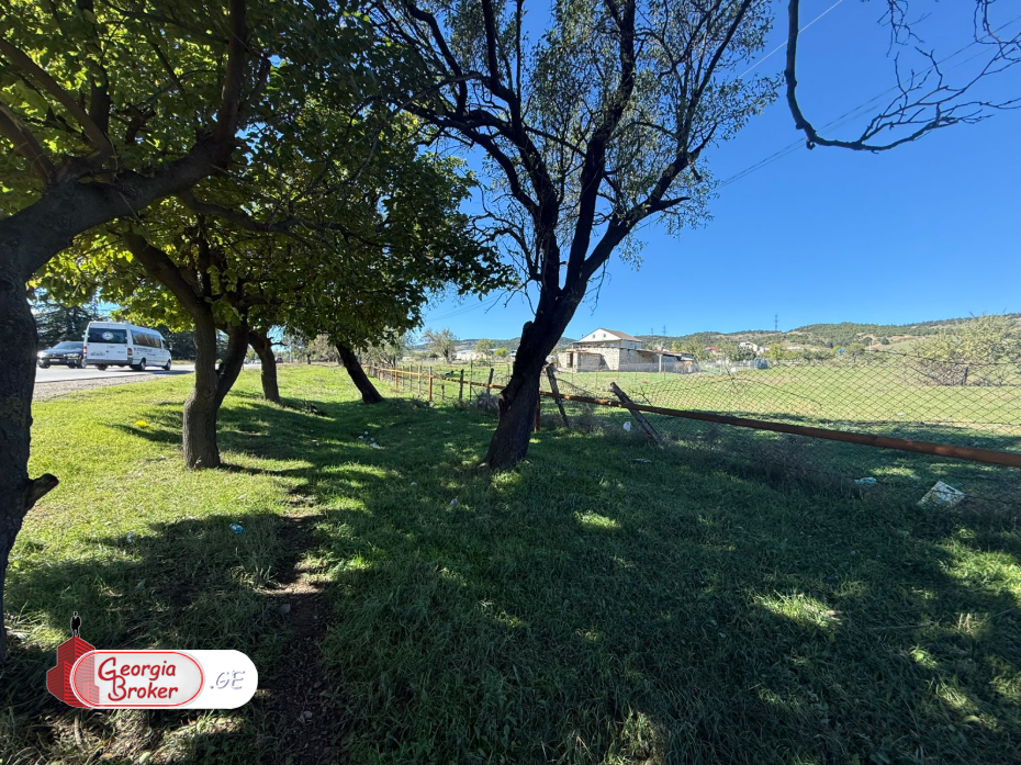 იყიდება  თელეთში ცენტრალური ავტობანის მომიჯნავეთ  მიწის ნაკვეთი