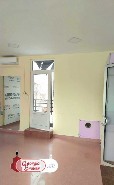 იყიდება ახალი გარემონტებული უნივერსალური ახალ აღმაშენებელზე