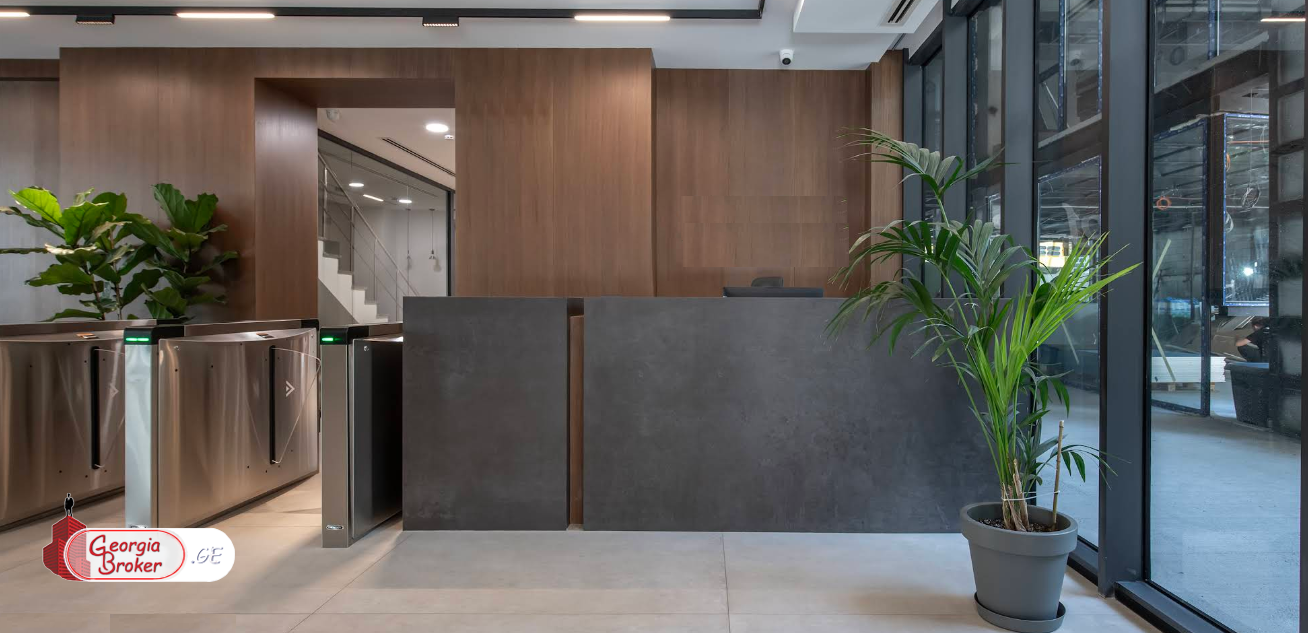 ქირავდება ახალი გარემონტებული საოფისე ფართი 834კვ.მ ვერაზე
