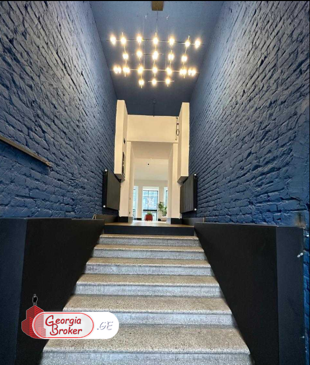 იყიდება ახალი გარემონტებული საოფისე ფართი(კომერციული კომპლექსი)