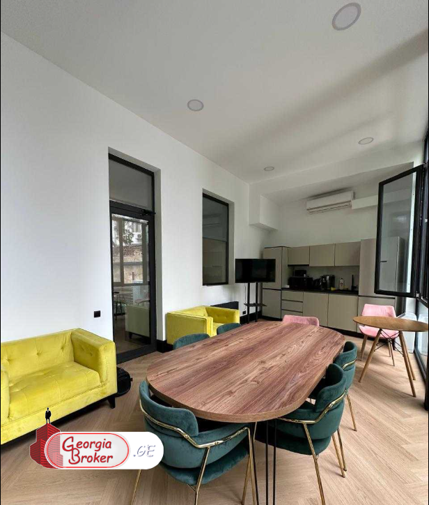 იყიდება ახალი გარემონტებული საოფისე ფართი(კომერციული კომპლექსი)