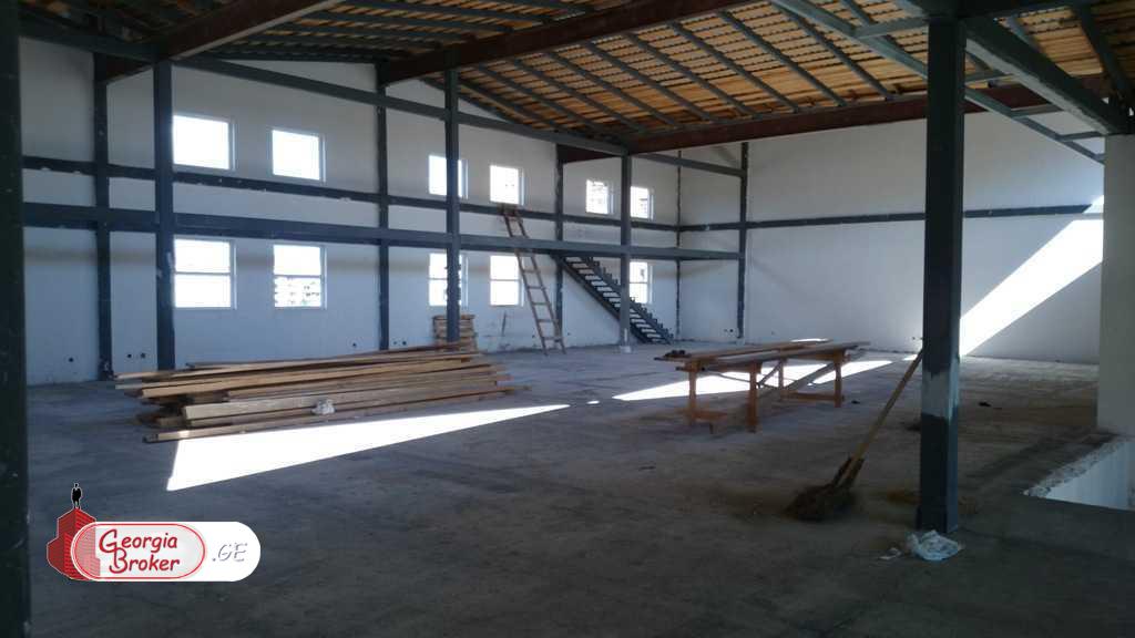 ქირავდება მუხიანში 2200კვ.მ შენობა