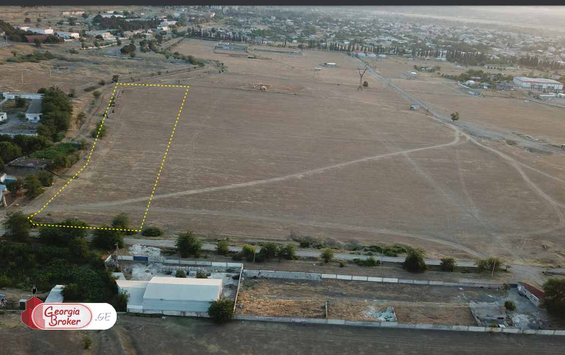 продается коммерческий земельный участок