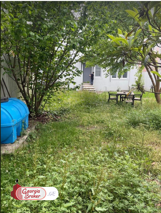 იყიდება ახალი გარემონტებული 10 ოთახიანი სახლი