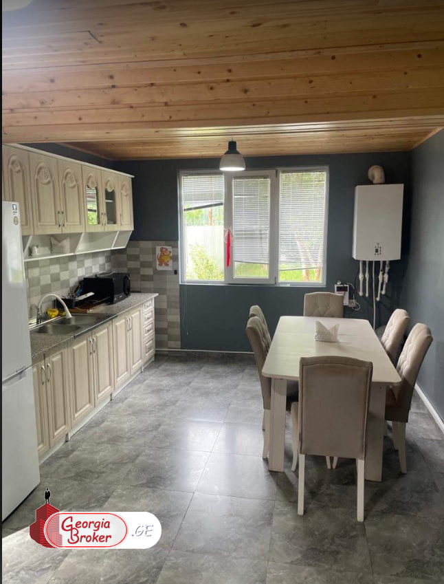 იყიდება ახალი გარემონტებული 10 ოთახიანი სახლი