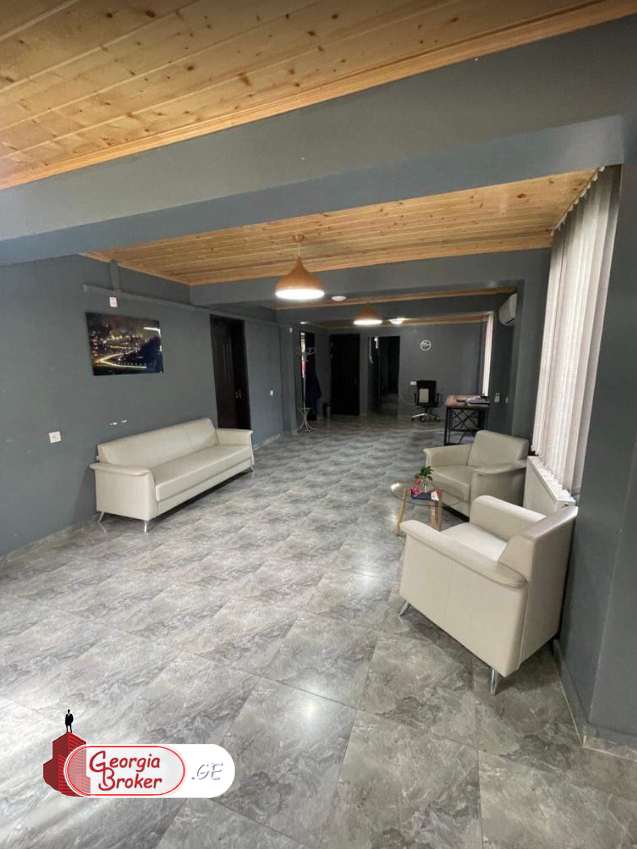 იყიდება ახალი გარემონტებული 10 ოთახიანი სახლი