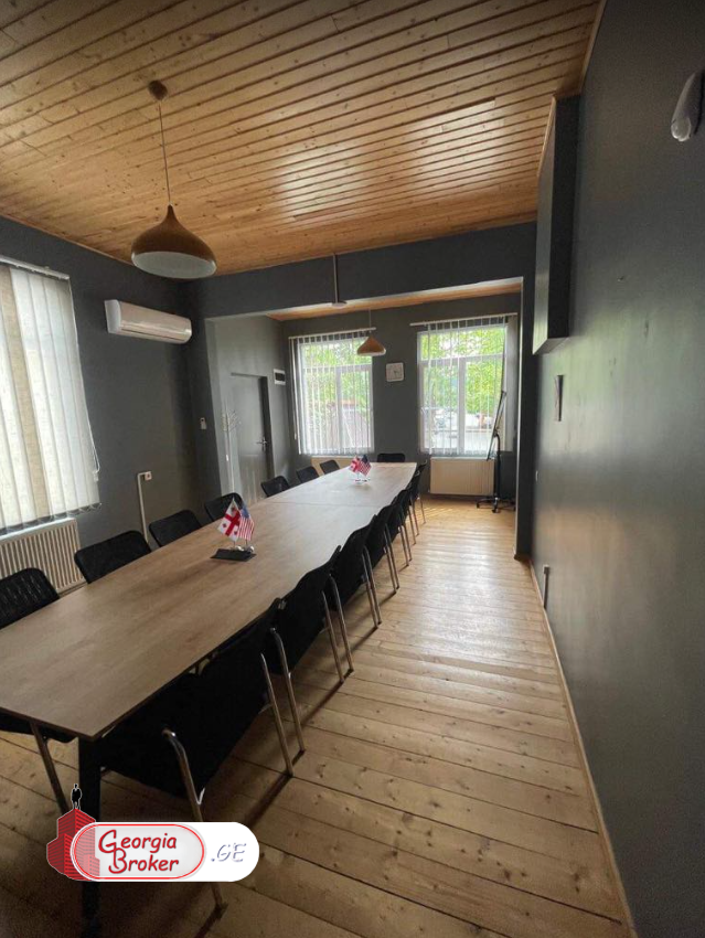 იყიდება ახალი გარემონტებული 10 ოთახიანი სახლი