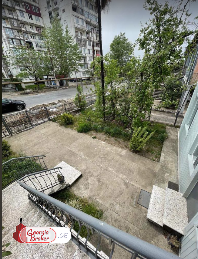 იყიდება ახალი გარემონტებული 10 ოთახიანი სახლი