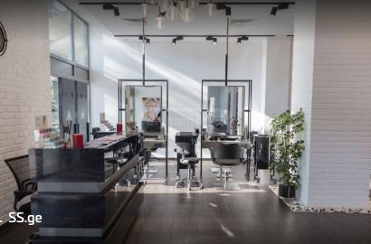 იყიდება ახალი გარემონტებული უნივერსალური ფართი ვაკეში