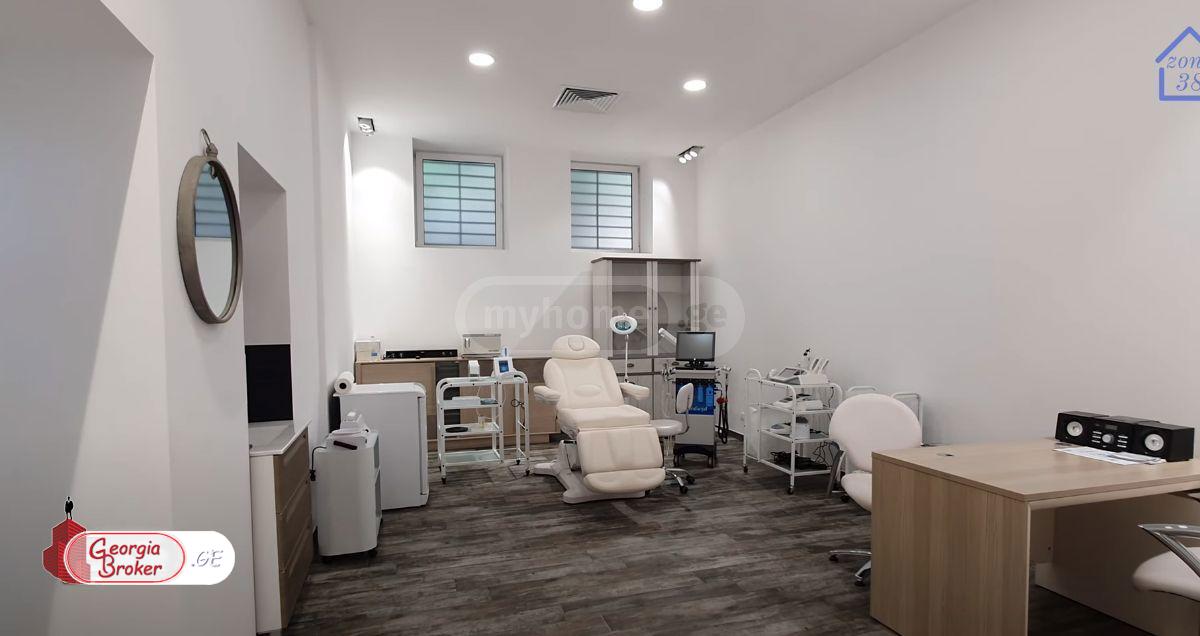 იყიდება ახალი გარემონტებული უნივერსალური ფართი ვაკეში