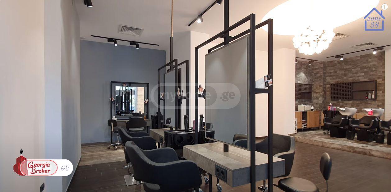 იყიდება ახალი გარემონტებული უნივერსალური ფართი ვაკეში