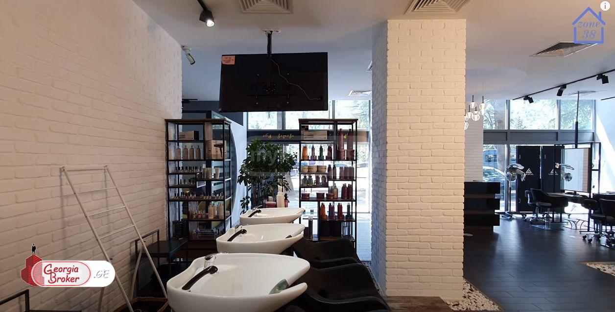 იყიდება ახალი გარემონტებული უნივერსალური ფართი ვაკეში