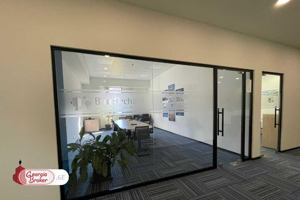 იყიდება ახალი გარემონტებული  გქირავებული საოფისე ფართიჭავჭავაძის გამზირზე